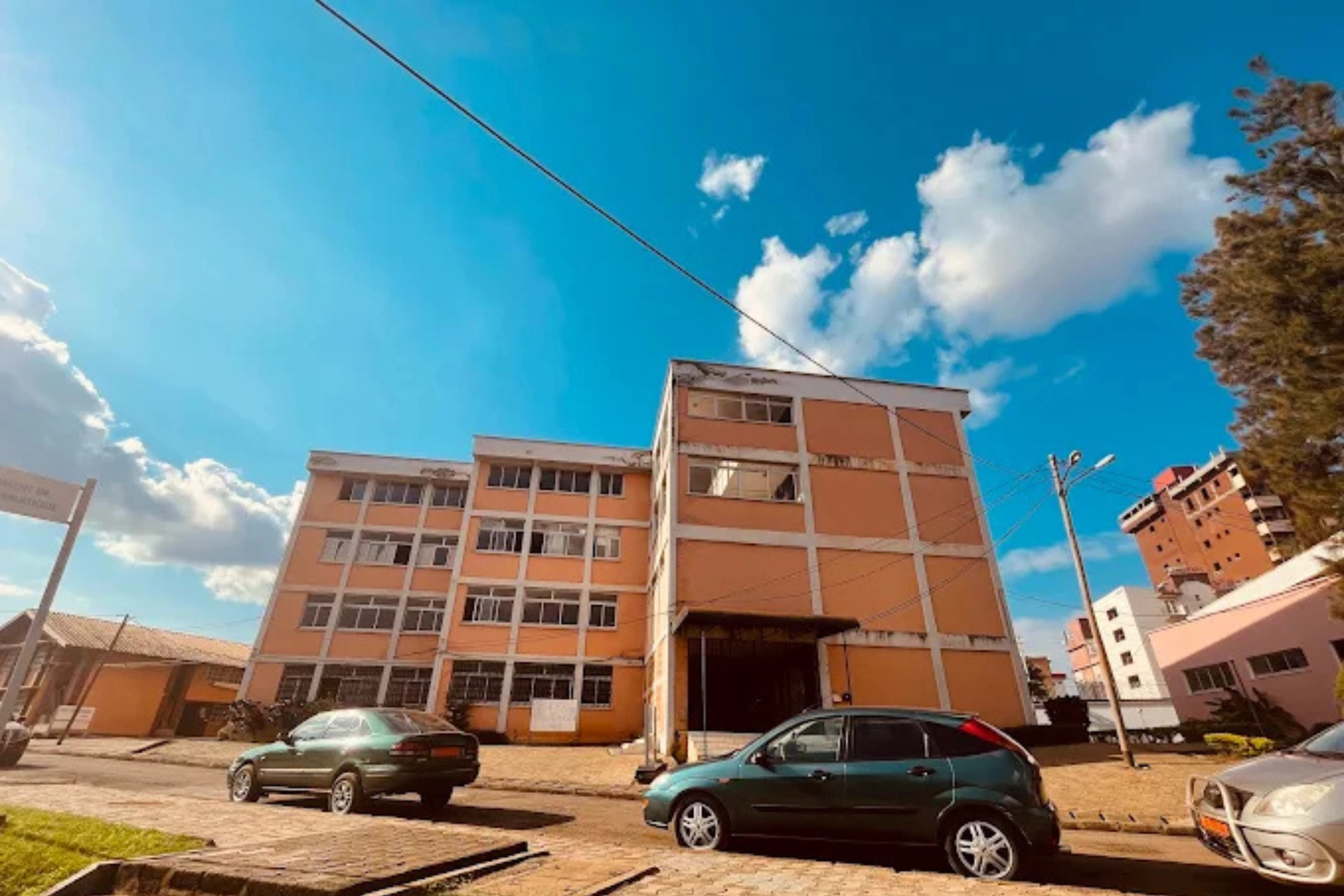 Bloc ecole nationale supérieur polytechnique Yaoundé